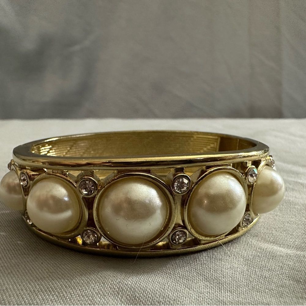 White House Black Market Gold Tone Pearl Rhinestone Bangle Bracelet WHBM